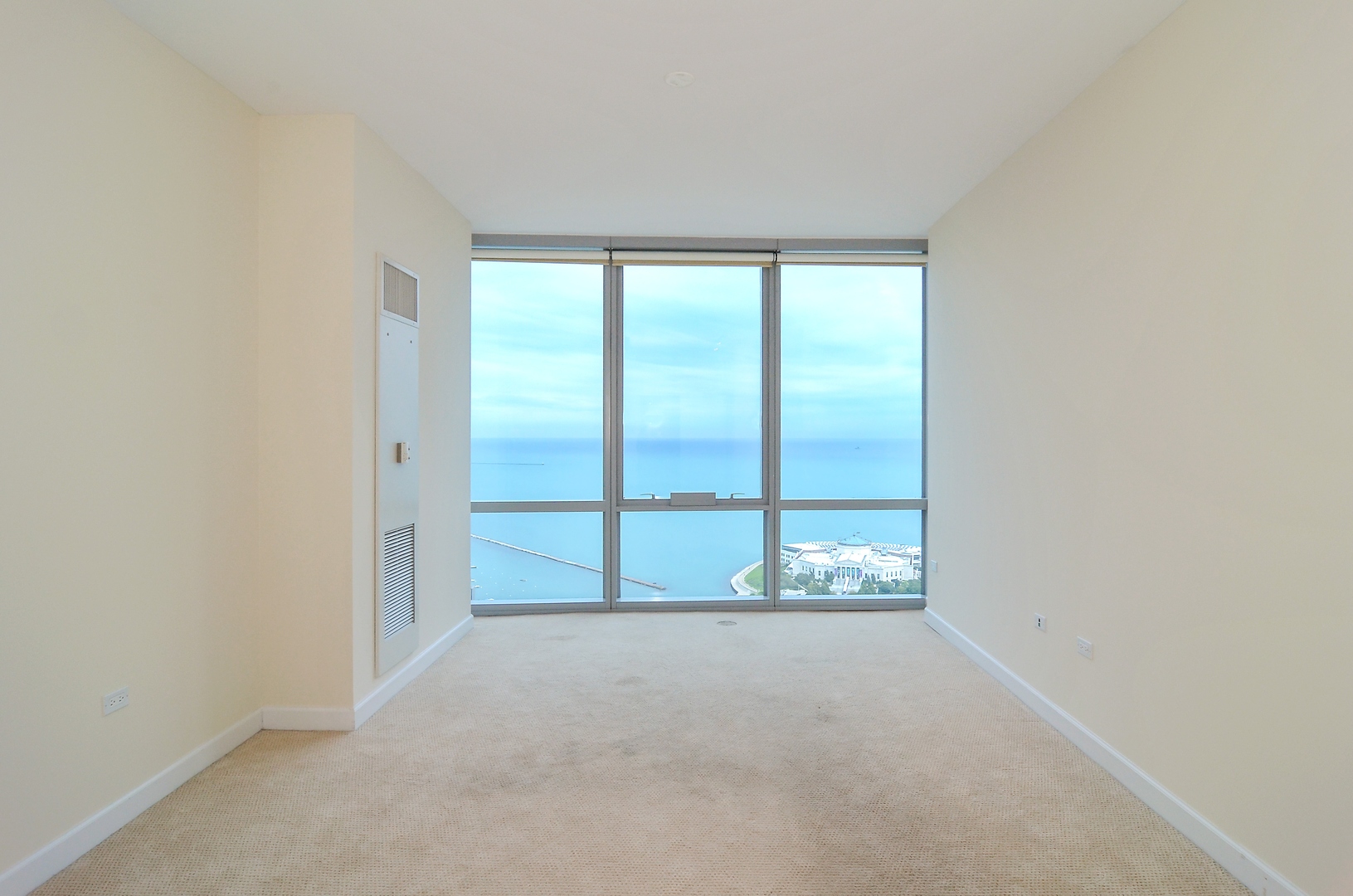 Chicago, Illinois 60605, United States, 2 Bedrooms Bedrooms, ,2 BathroomsBathrooms,Residential,Active,238621