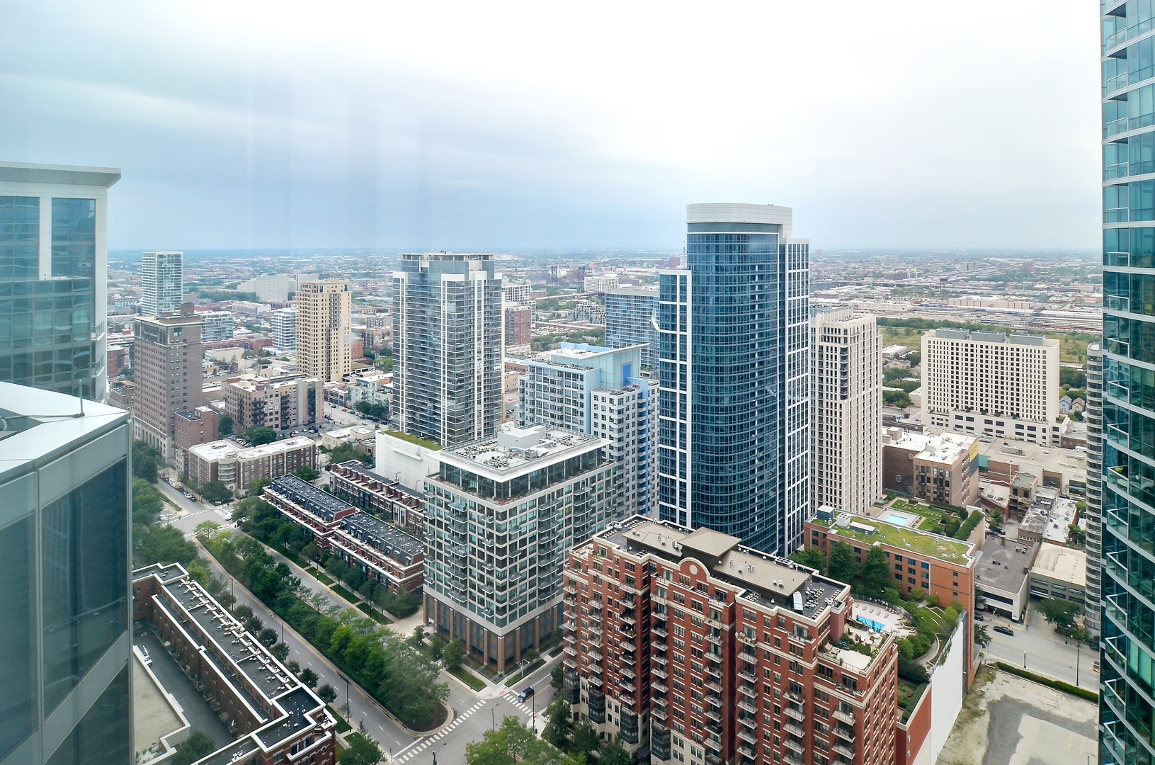 Chicago, Illinois 60605, United States, 2 Bedrooms Bedrooms, ,2 BathroomsBathrooms,Residential,Active,238621