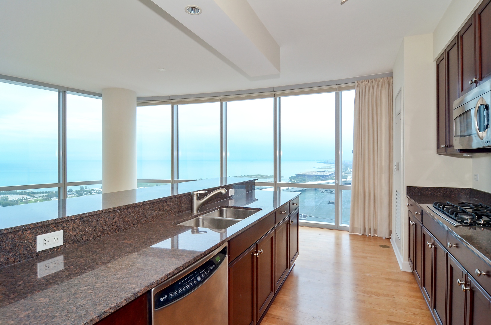 1211 S Prairie Avenue 3603