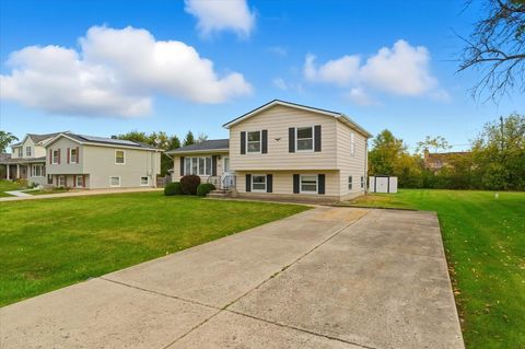 Tiny photo for 38633 N Cedar Avenue, Beach Park, IL 60099 (MLS # 12499662)