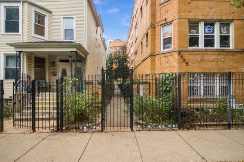 Photo of 3555 W Lyndale Street #GB, Chicago, IL 60647 (MLS # 12789367)