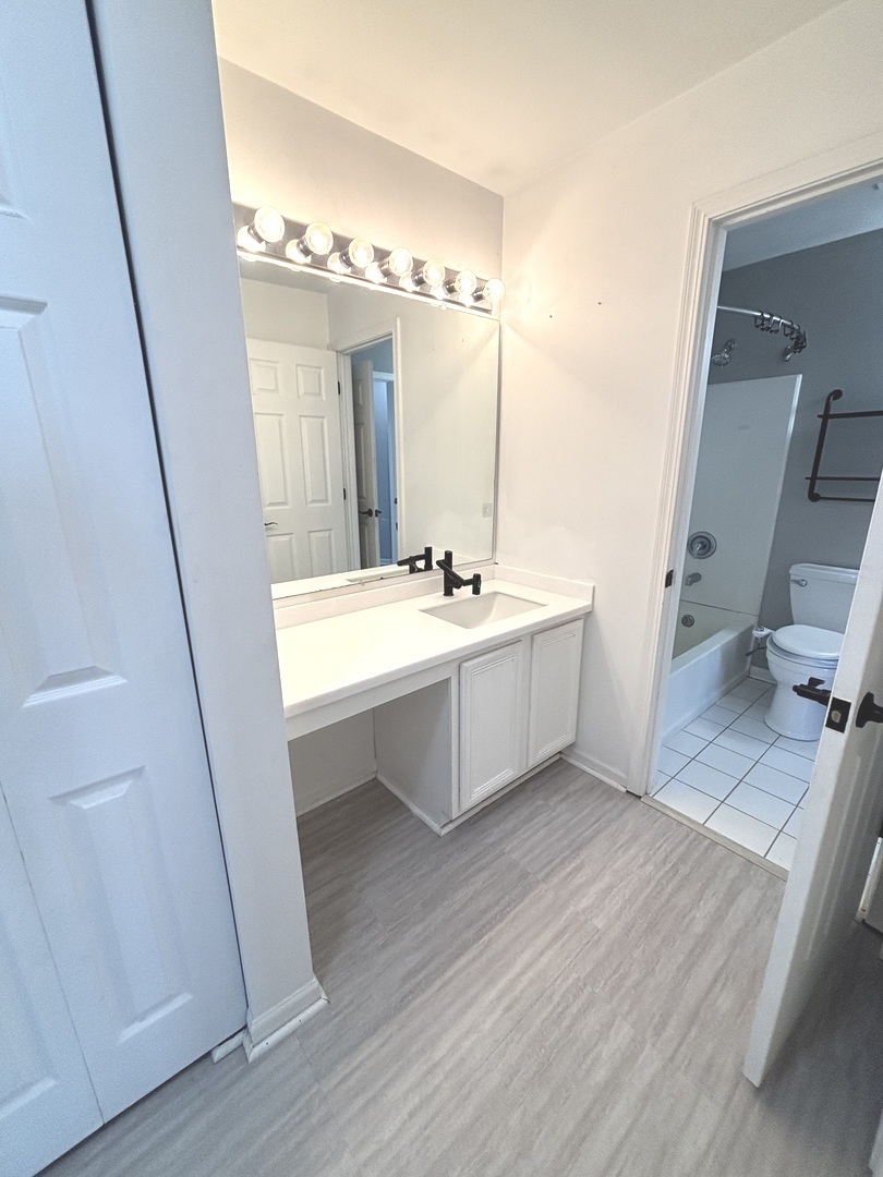 South Elgin, Illinois 60177, United States, 2 Bedrooms Bedrooms, ,1 BathroomBathrooms,Residential,Active,231769