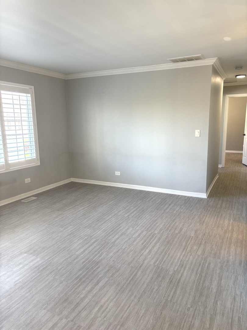 South Elgin, Illinois 60177, United States, 2 Bedrooms Bedrooms, ,1 BathroomBathrooms,Residential,Active,231769