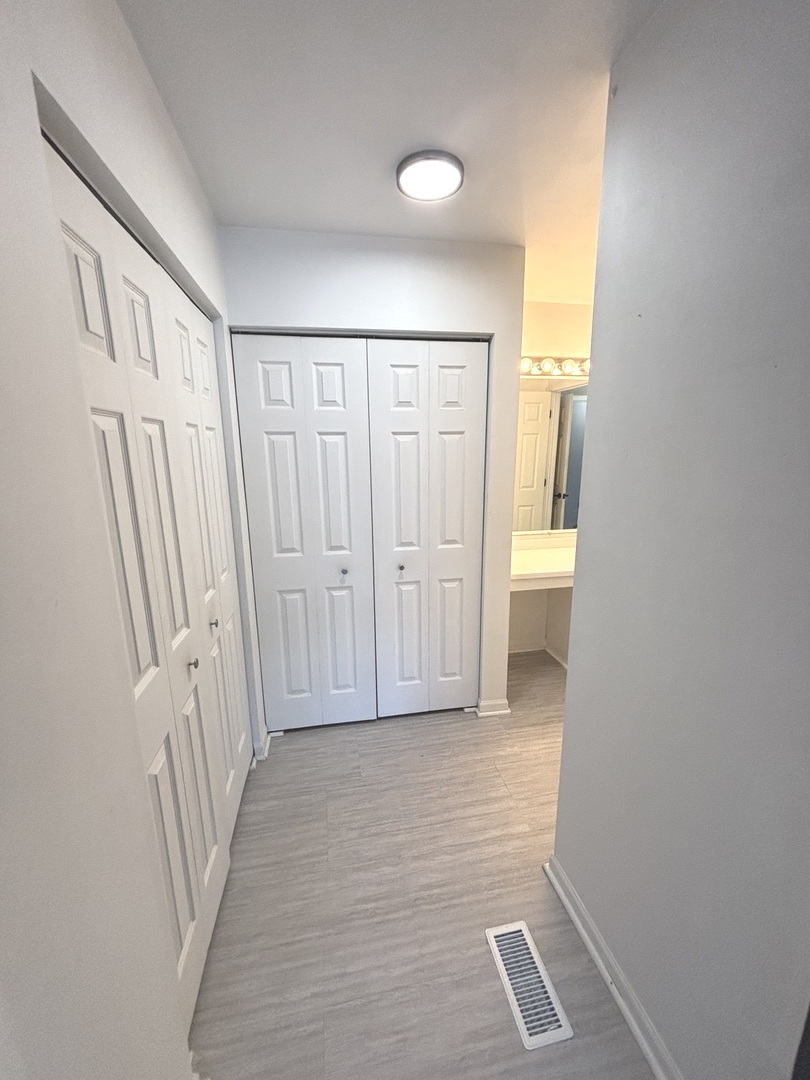 South Elgin, Illinois 60177, United States, 2 Bedrooms Bedrooms, ,1 BathroomBathrooms,Residential,Active,231769