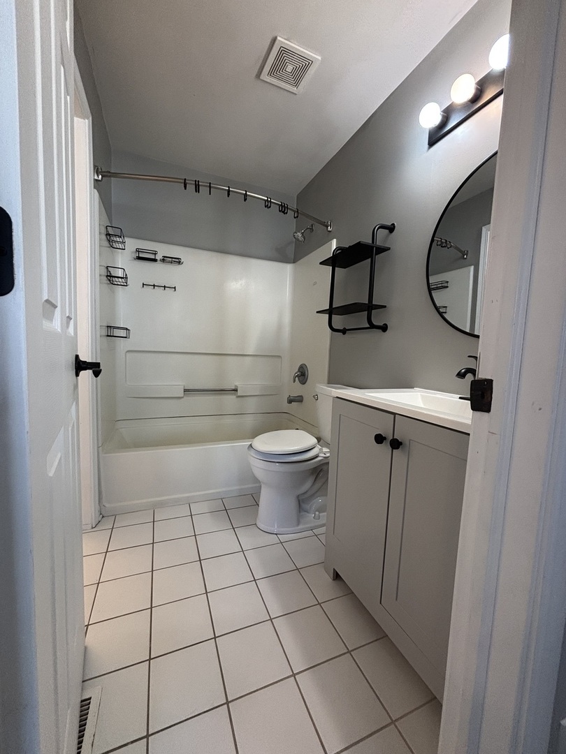 South Elgin, Illinois 60177, United States, 2 Bedrooms Bedrooms, ,1 BathroomBathrooms,Residential,Active,231769