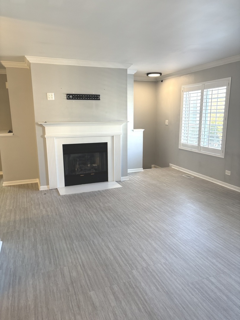 South Elgin, Illinois 60177, United States, 2 Bedrooms Bedrooms, ,1 BathroomBathrooms,Residential,Active,231769