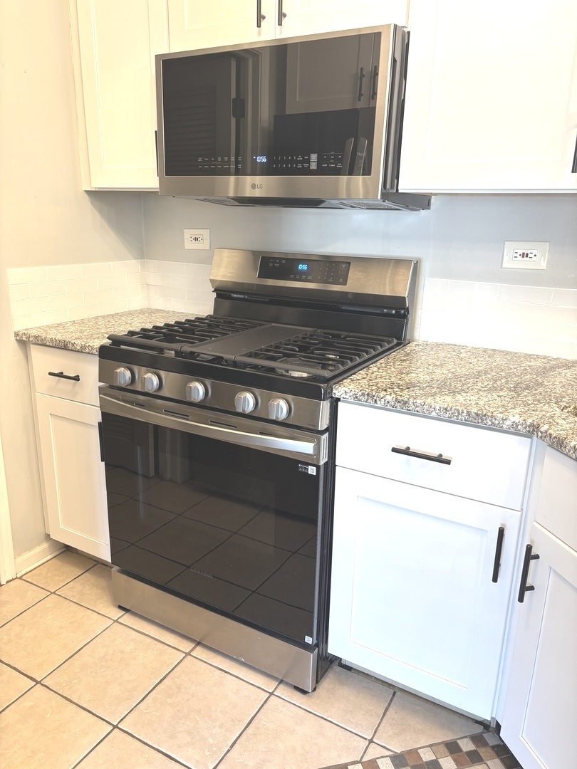 South Elgin, Illinois 60177, United States, 2 Bedrooms Bedrooms, ,1 BathroomBathrooms,Residential,Active,231769