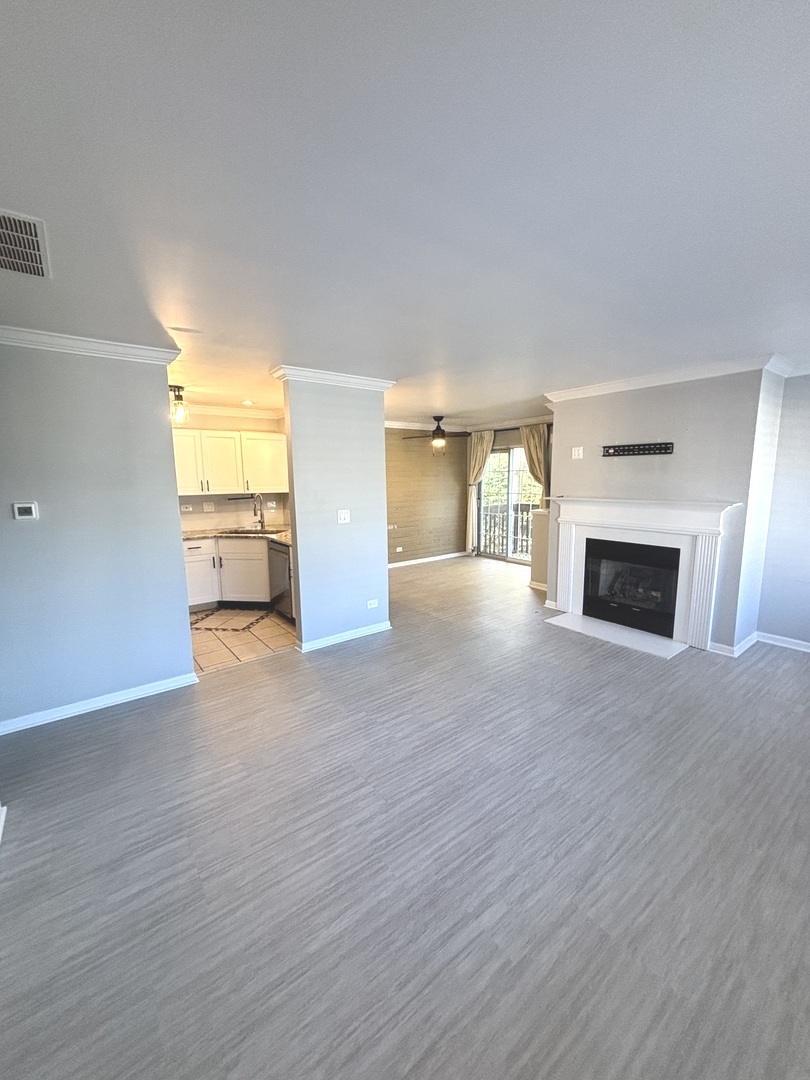 South Elgin, Illinois 60177, United States, 2 Bedrooms Bedrooms, ,1 BathroomBathrooms,Residential,Active,231769