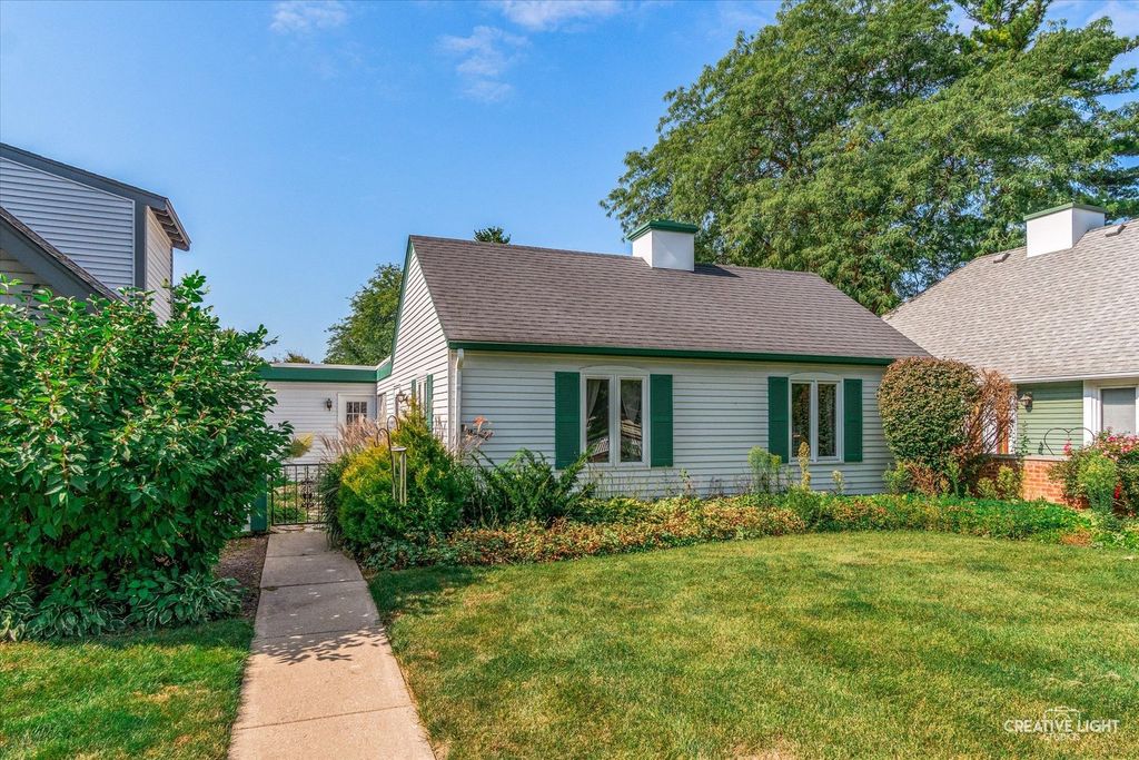 Photo for 117 Boulder Hill Pass #117, Montgomery, IL 60538 (MLS # 12471027)