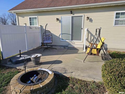 Tiny photo for 10586 N Spring Garden Lane, Mt Vernon, IL 62864 (MLS # EB460697)