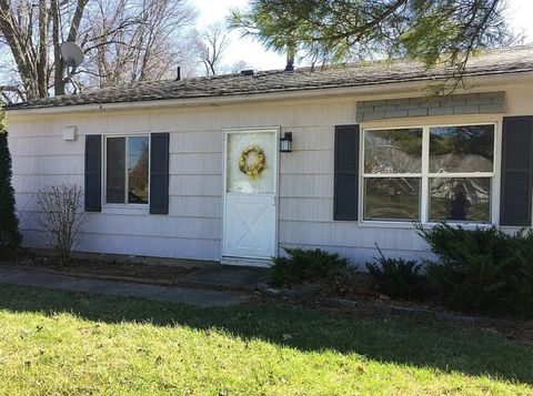 Photo of 2203 W Kirby Avenue, Champaign, IL 61821 (MLS # 12525376)