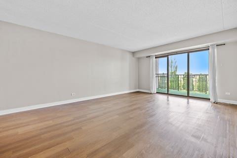 Tiny photo for 375 Plum Creek Drive #312, Wheeling, IL 60090 (MLS # 12685812)