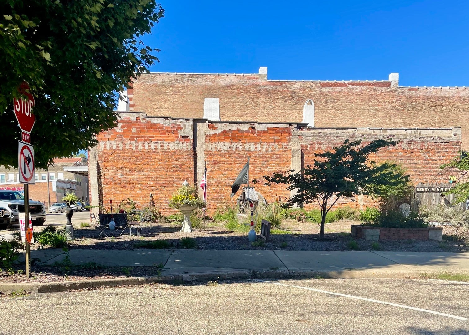 515 2nd Street - Photo 2