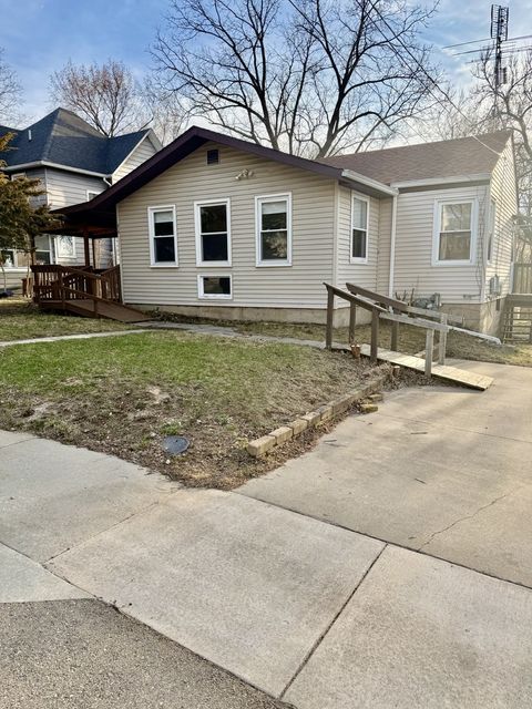 Photo of 819 Madison Avenue, Dixon, IL 61021 (MLS # 12603240)