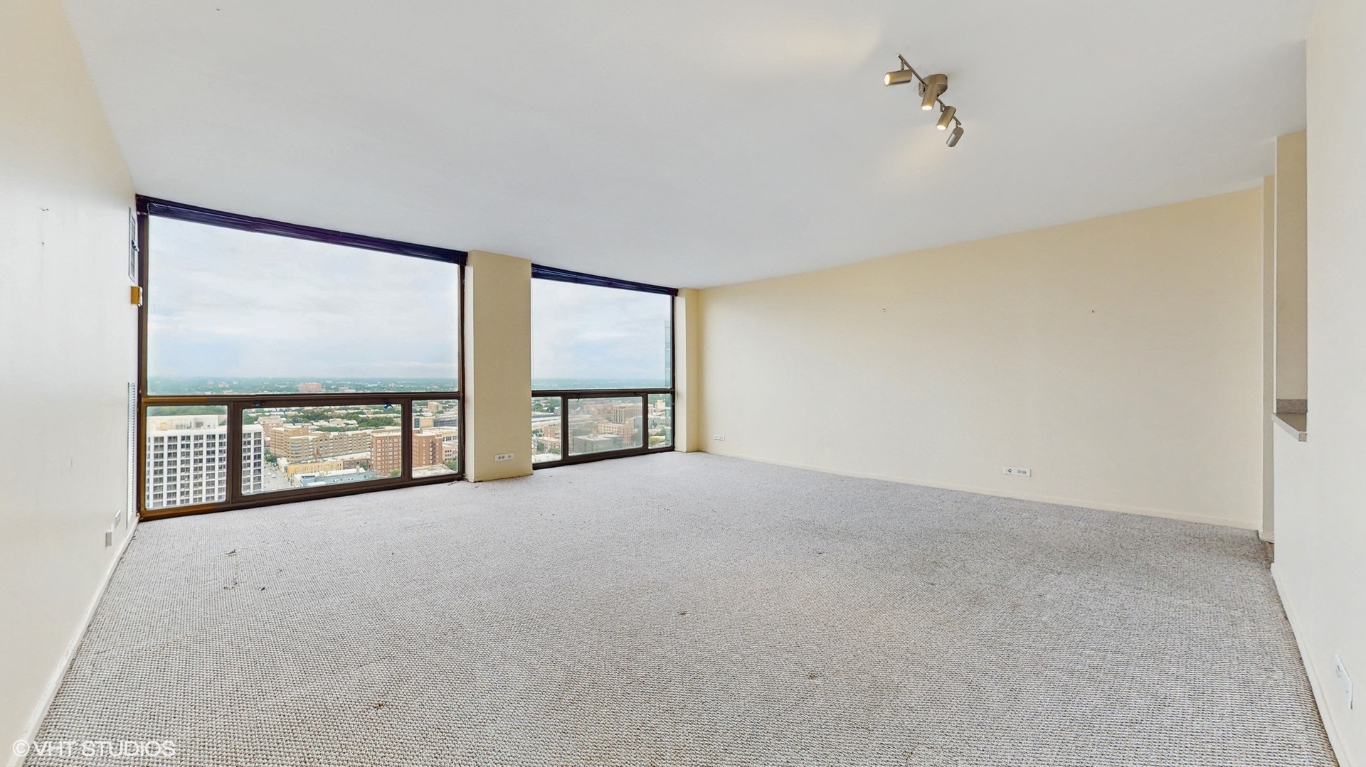 4343 N Clarendon Avenue 2815