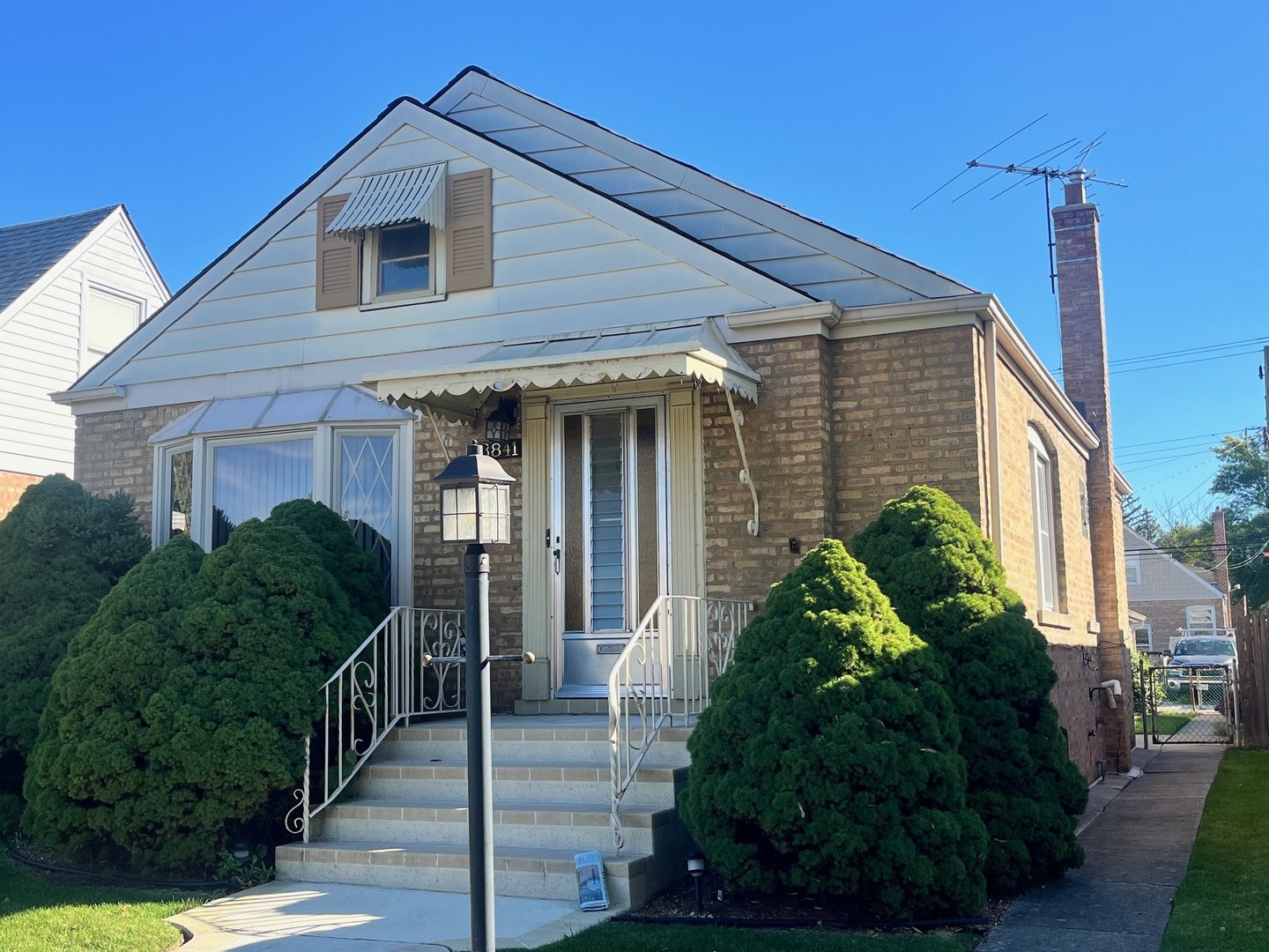 3841 N Page Avenue