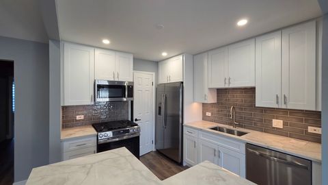 Tiny photo for 21 Superior Court #N2, Schaumburg, IL 60193 (MLS # 12598832)