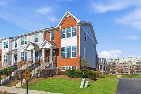 72 Nicholas Drive E, Des Plaines, IL 60016 - #: 12654806