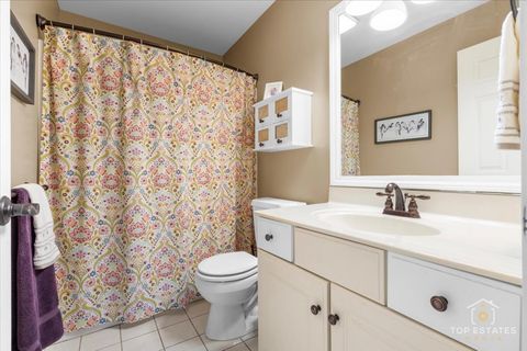 Tiny photo for 1315 Queen Ann Lane, Gurnee, IL 60031 (MLS # 12455527)