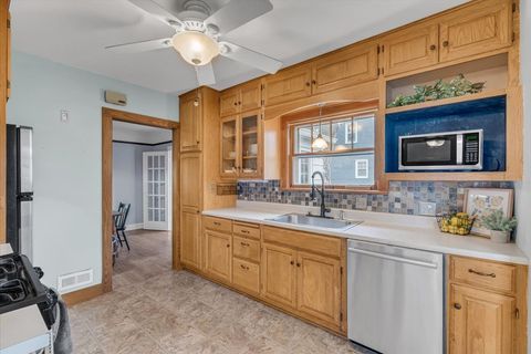 Tiny photo for 2824 Tremont Avenue, Davenport, IA 52803 (MLS # 12610959)