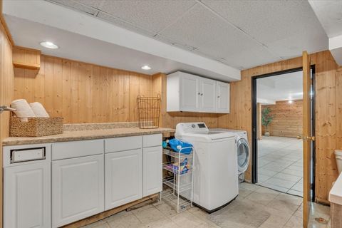 Tiny photo for 2824 Tremont Avenue, Davenport, IA 52803 (MLS # 12610959)