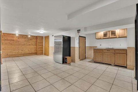 Tiny photo for 2824 Tremont Avenue, Davenport, IA 52803 (MLS # 12610959)