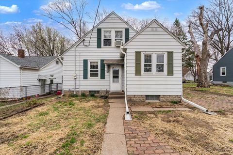 Tiny photo for 2824 Tremont Avenue, Davenport, IA 52803 (MLS # 12610959)