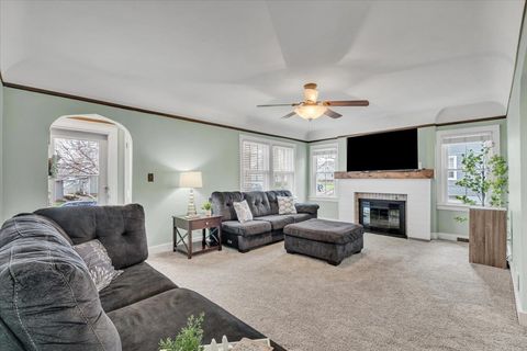 Tiny photo for 2824 Tremont Avenue, Davenport, IA 52803 (MLS # 12610959)