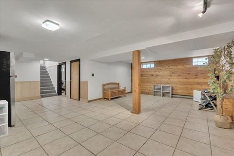 Tiny photo for 2824 Tremont Avenue, Davenport, IA 52803 (MLS # 12610959)