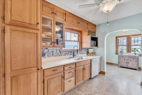 Tiny photo for 2824 Tremont Avenue, Davenport, IA 52803 (MLS # 12610959)