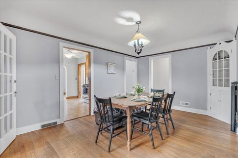 Tiny photo for 2824 Tremont Avenue, Davenport, IA 52803 (MLS # 12610959)