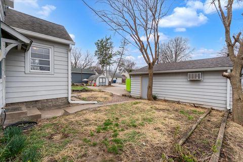 Tiny photo for 2824 Tremont Avenue, Davenport, IA 52803 (MLS # 12610959)