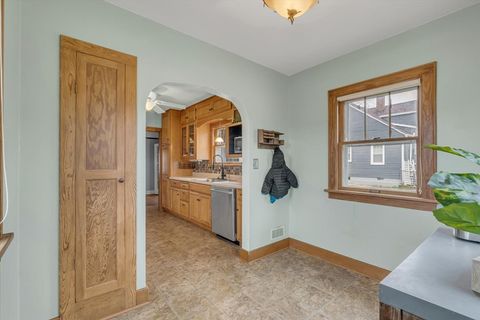 Tiny photo for 2824 Tremont Avenue, Davenport, IA 52803 (MLS # 12610959)