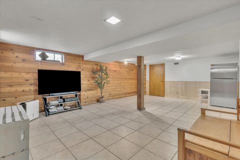 Tiny photo for 2824 Tremont Avenue, Davenport, IA 52803 (MLS # 12610959)