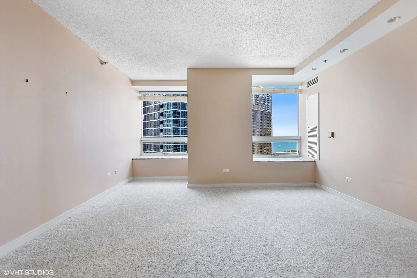 512 N MCCLURG Court 2204