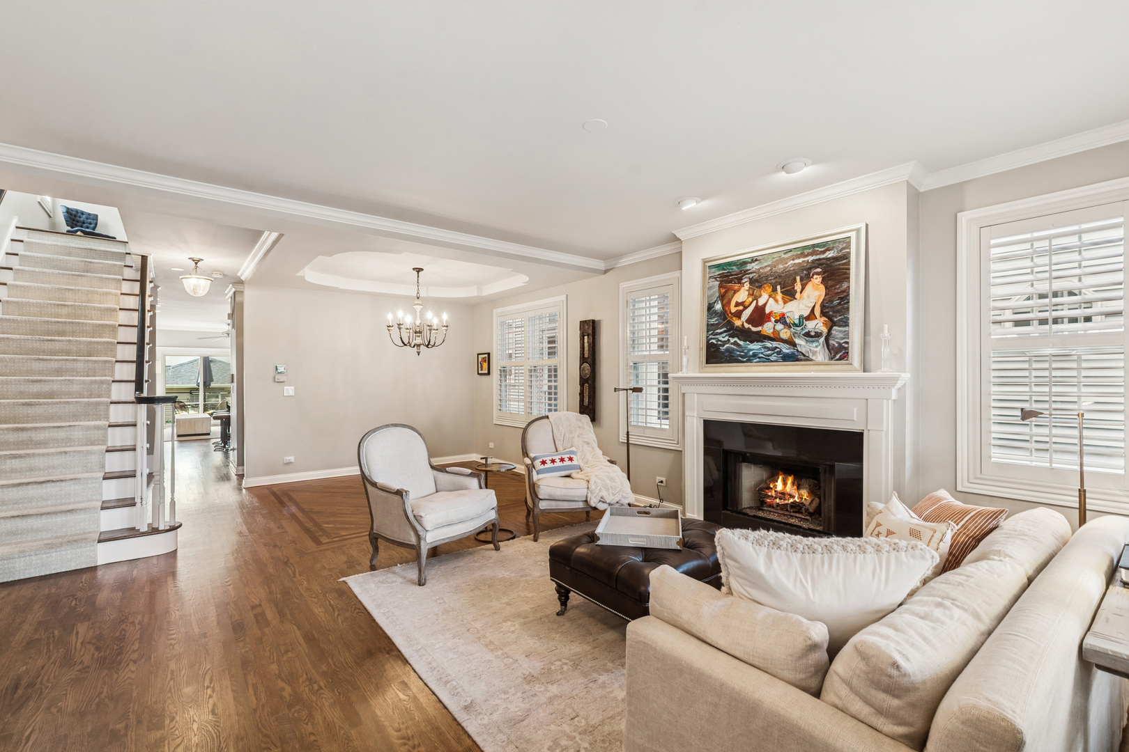 2461 W PENSACOLA Avenue