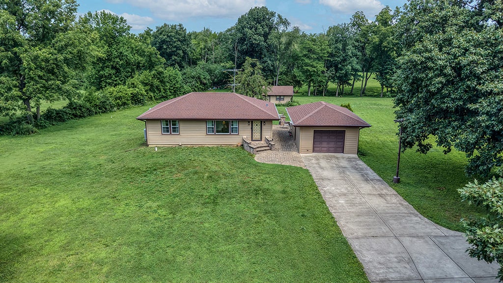 2115 MAPLE Road