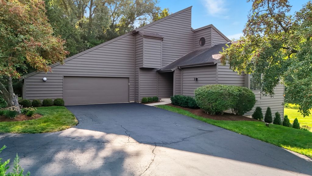 Photo for 5N373 GLEN OAK Lane, St. Charles, IL 60175 (MLS # 12469050)