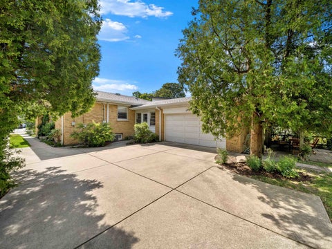Tiny photo for 202 Latrobe Avenue, Northfield, IL 60093 (MLS # 12642638)
