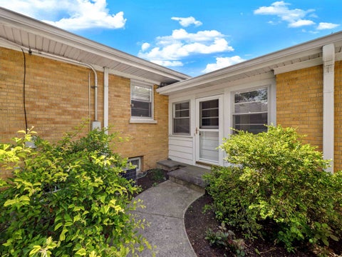 Tiny photo for 202 Latrobe Avenue, Northfield, IL 60093 (MLS # 12642638)