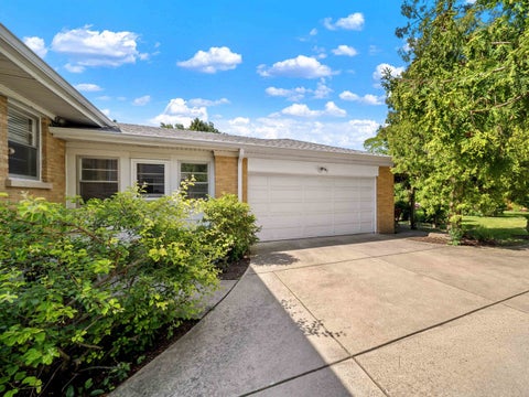Tiny photo for 202 Latrobe Avenue, Northfield, IL 60093 (MLS # 12642638)