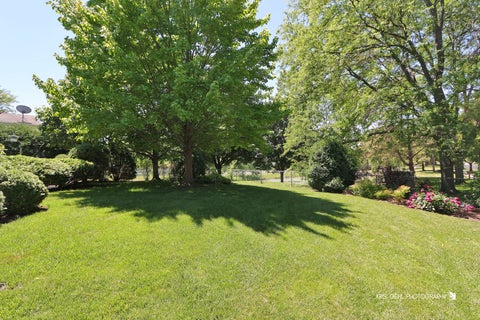 Tiny photo for 16 S Emerald Avenue, Mundelein, IL 60060 (MLS # 12668892)