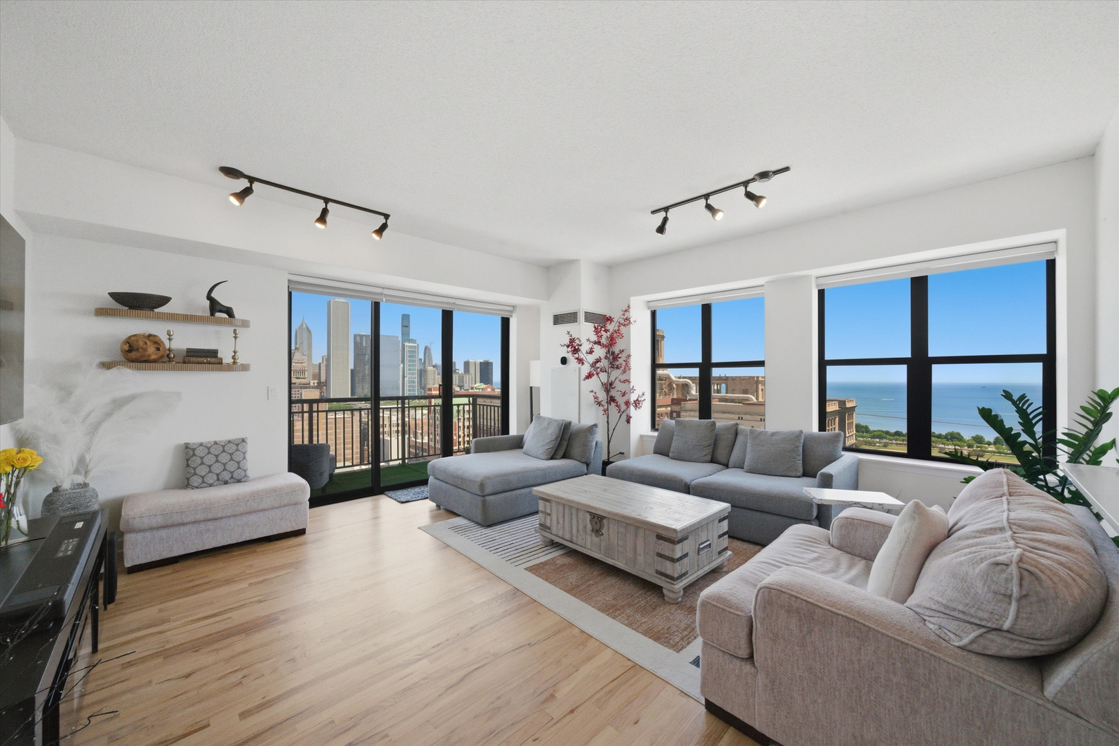 41 E 8TH Street 2901