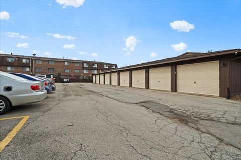 47 PIER Drive 102 Westmont IL 60559