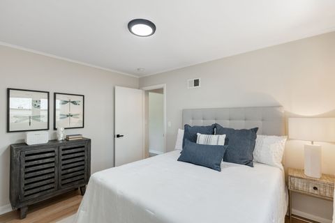 Tiny photo for 604 Lavergne Avenue, Wilmette, IL 60091 (MLS # 12688838)