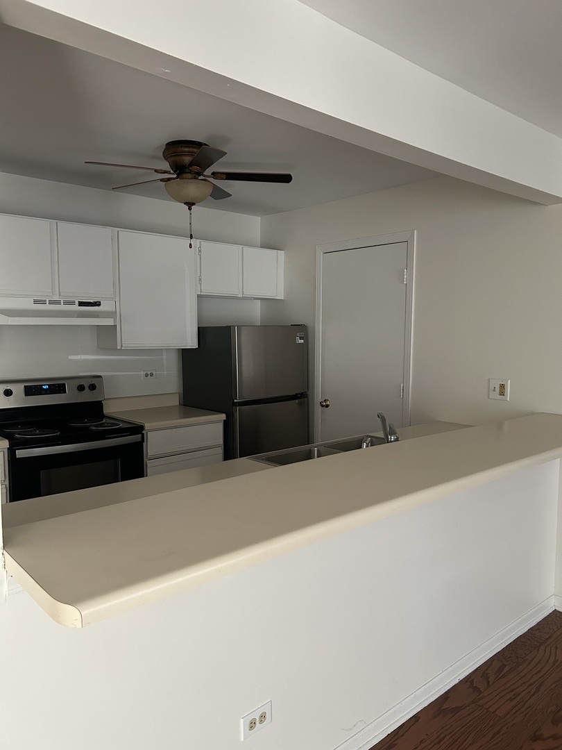 McHenry, Illinois 60050, United States, 2 Bedrooms Bedrooms, ,2 BathroomsBathrooms,Residential,Active,204200