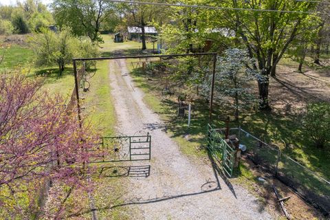 Tiny photo for 13849 Mustang Road, Marion, IL 62959 (MLS # 12624321)