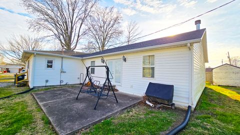 Tiny photo for 614 E Superior Street, Irvington, IL 62848 (MLS # 12598412)
