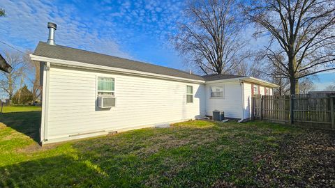 Tiny photo for 614 E Superior Street, Irvington, IL 62848 (MLS # 12598412)