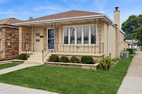 Photo of 6000 S Narragansett Avenue, Chicago, IL 60638 (MLS # 12698222)
